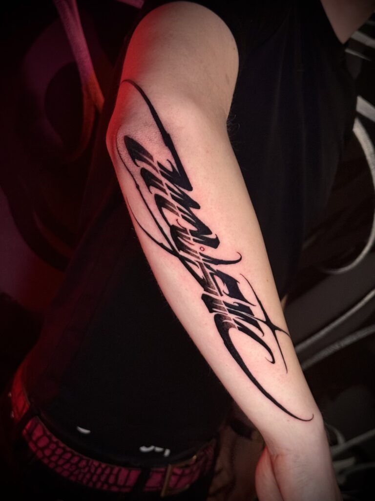 Tatuajes de letras y letreros Innsbruck Pájaro carpintero