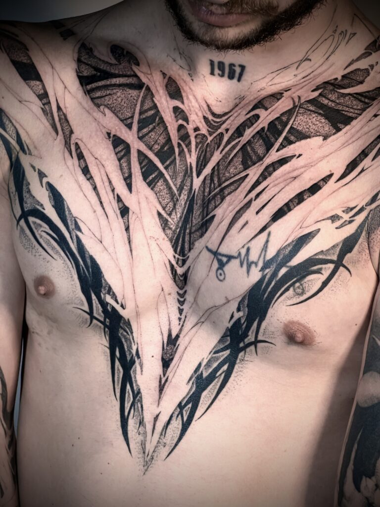 Un tatuaje creativo de "blastover" en Innsbruck tatuado